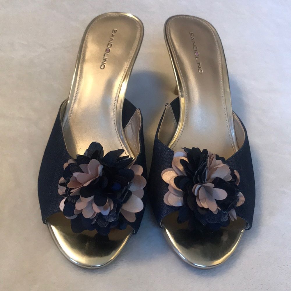 Bandolino Navy & Gold Floral Trim Shoes - Size 8.5